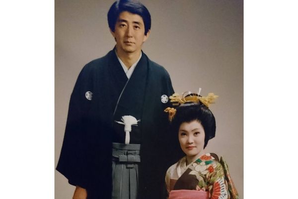 昭恵夫人と安倍元首相の結婚式